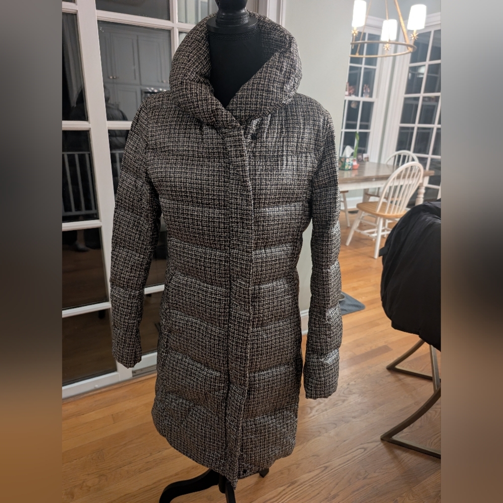 Uniqlo Ultra lite down Women's Black and Tan Pattern Puffer Jacket